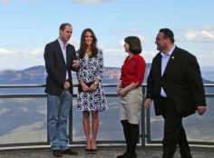 ROYAL INTERPRETATION The Duke and Duchess of Cambridge with Anthea Hammon and Randall Walker at Echo Point.